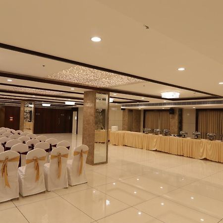 Sri Sri Sri Hotel Khammam Exterior foto