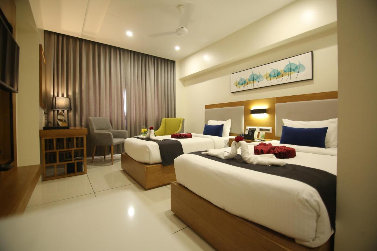 Sri Sri Sri Hotel Khammam Exterior foto