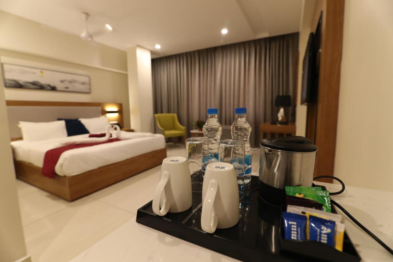 Sri Sri Sri Hotel Khammam Exterior foto