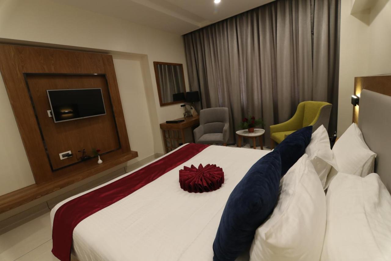 Sri Sri Sri Hotel Khammam Exterior foto