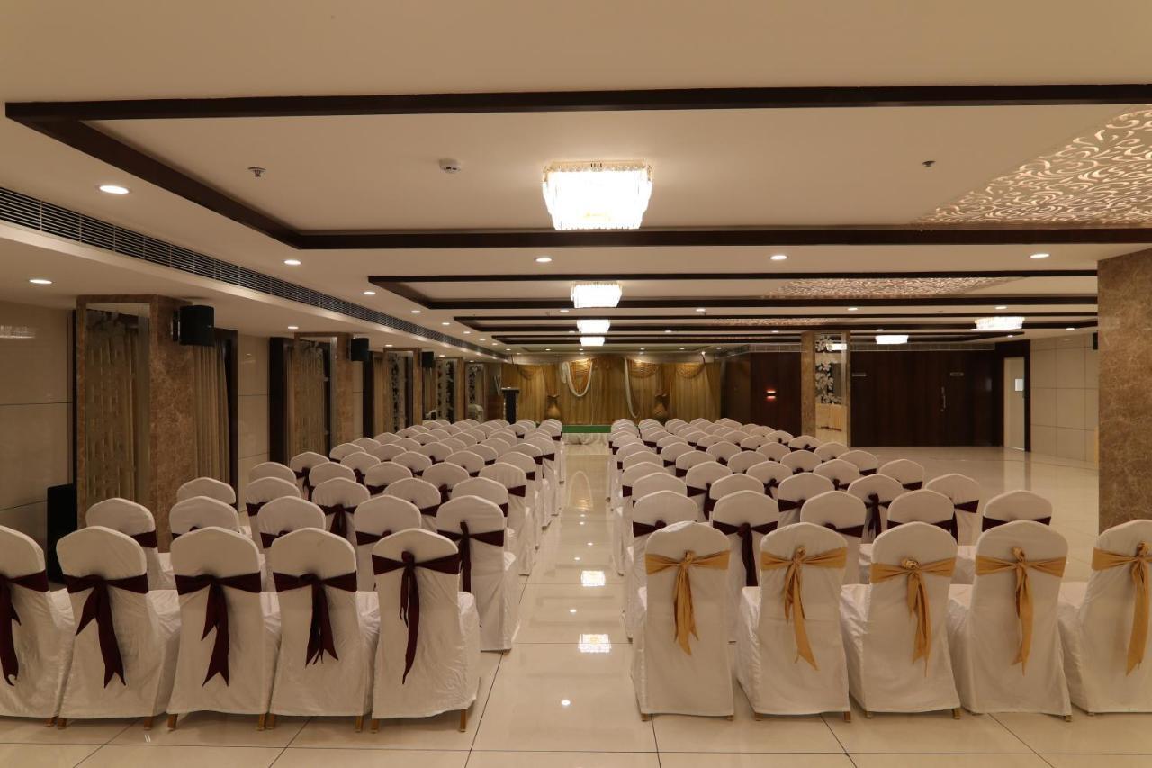 Sri Sri Sri Hotel Khammam Exterior foto