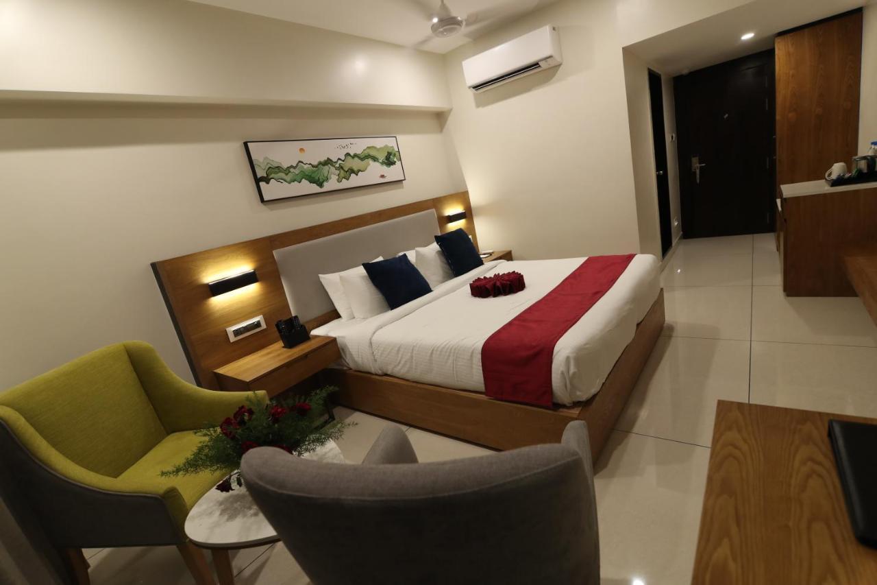 Sri Sri Sri Hotel Khammam Exterior foto