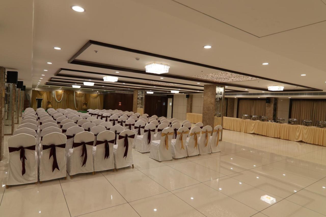 Sri Sri Sri Hotel Khammam Exterior foto