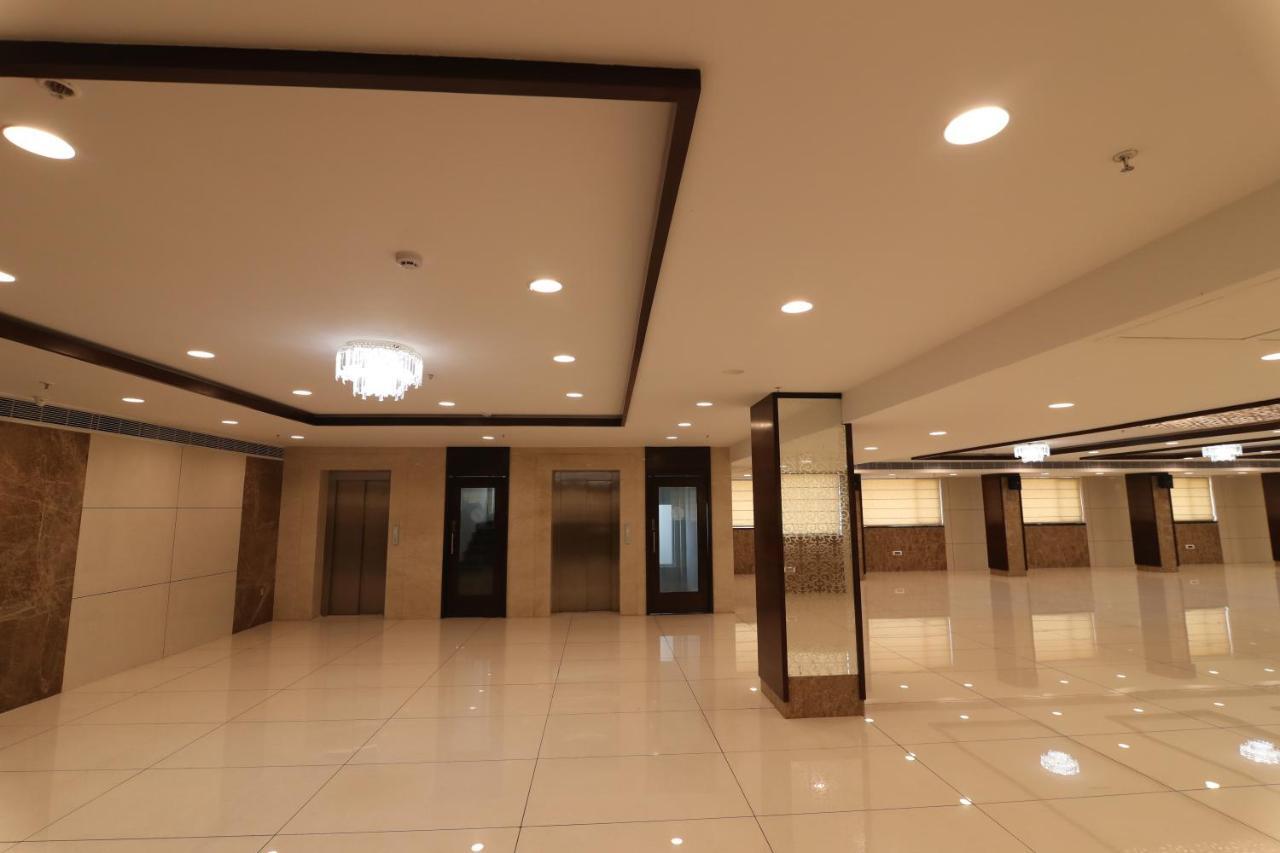 Sri Sri Sri Hotel Khammam Exterior foto