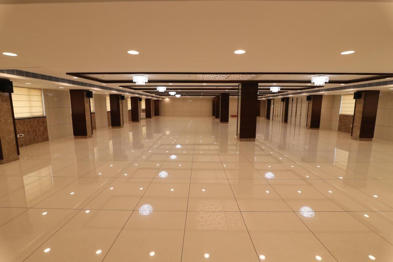 Sri Sri Sri Hotel Khammam Exterior foto