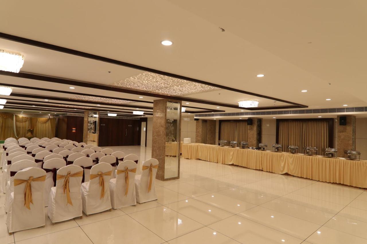 Sri Sri Sri Hotel Khammam Exterior foto