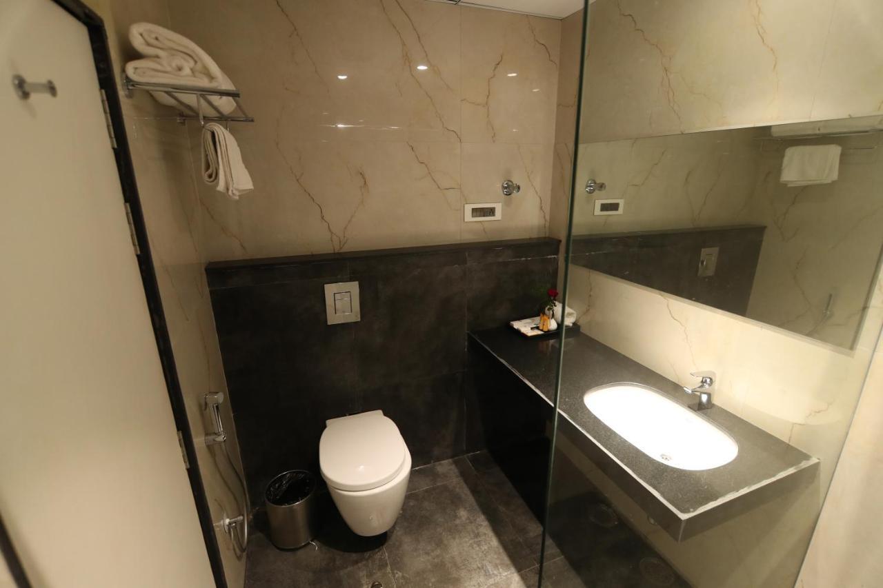Sri Sri Sri Hotel Khammam Exterior foto